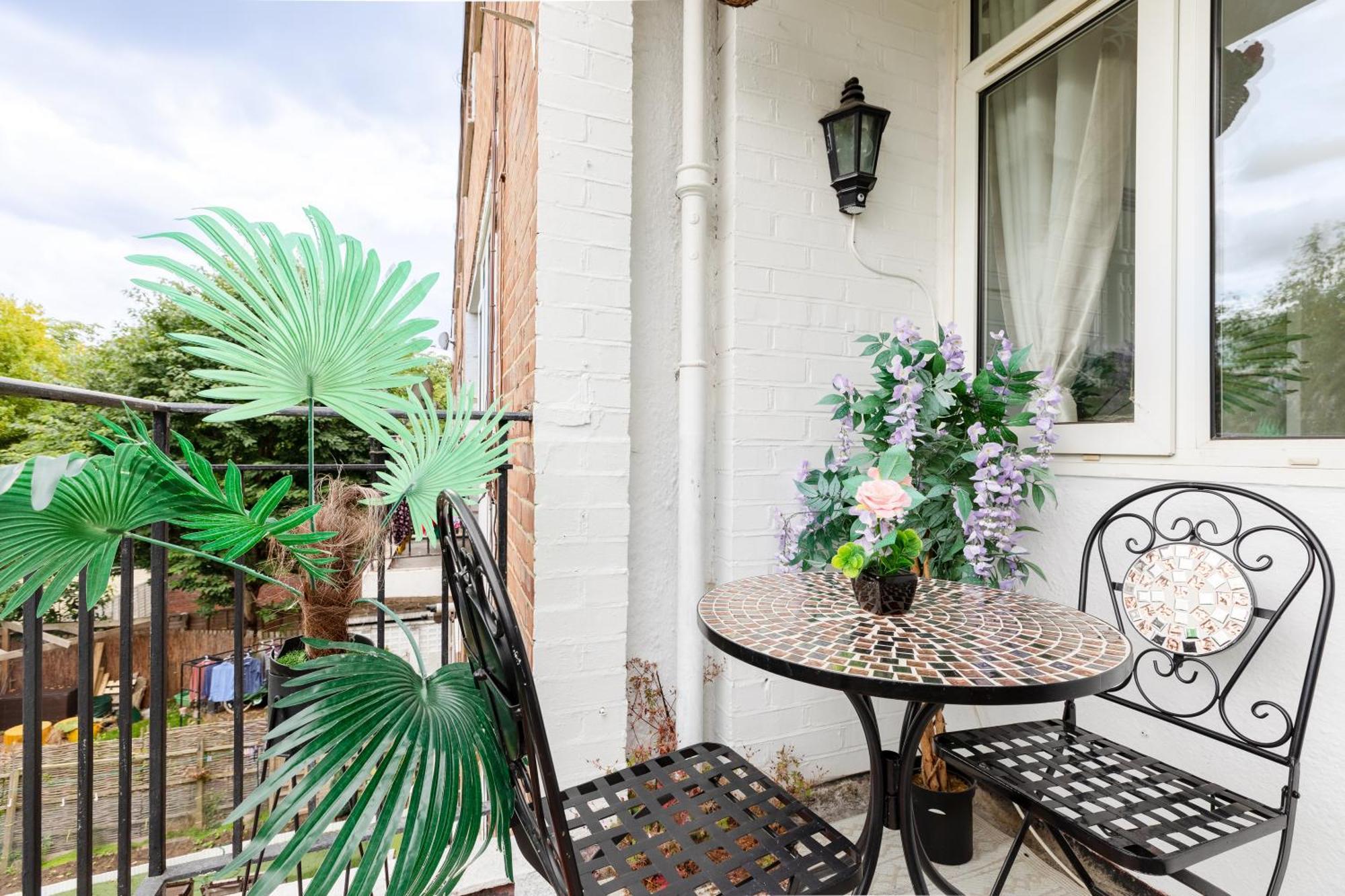 Cosy 3 Bed Flat Ideal For Trips To London Exteriör bild